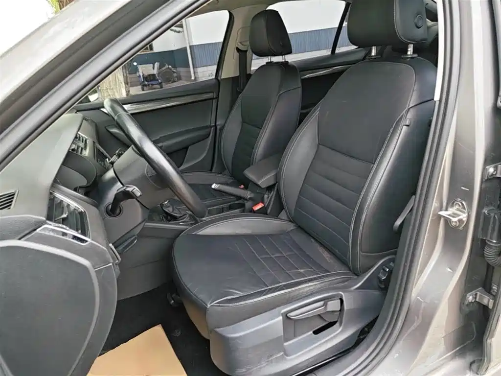 Škoda Octavia 2017 1.6L Automatic Smart Edition фото 15