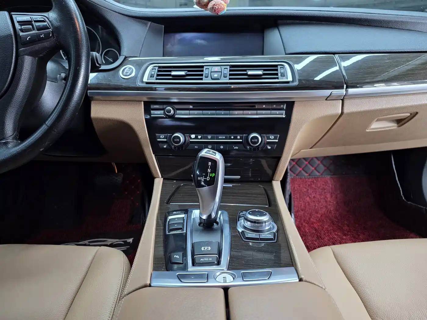 BMW 7 Series 2009 Model 740Li Leading Edition фото 2