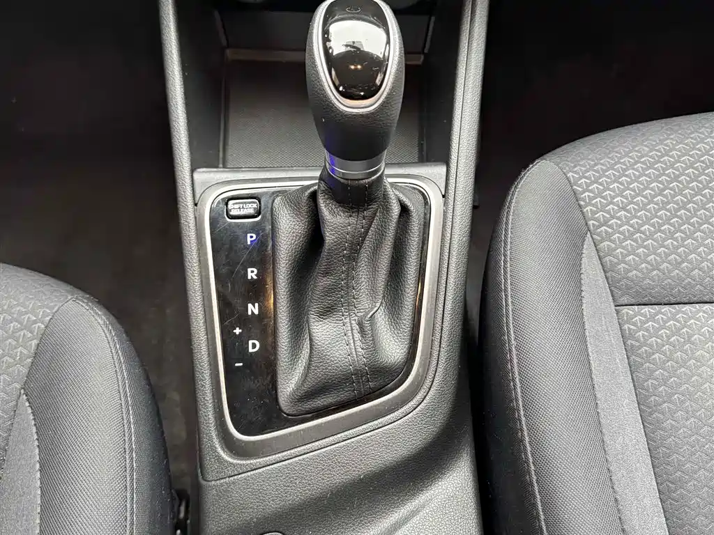 Hyundai Verna 2016 1.4L Automatic Cool Edition GLS фото 16