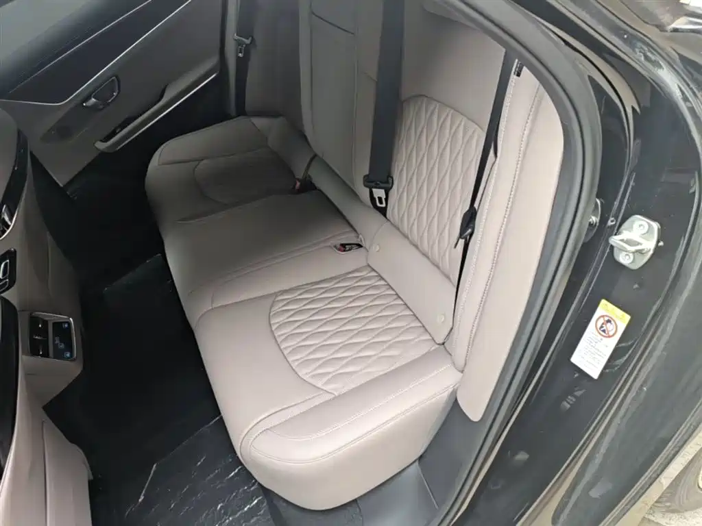 BYD Han 2025 DM-i Smart Driving Edition 125KM Comfort фото 17