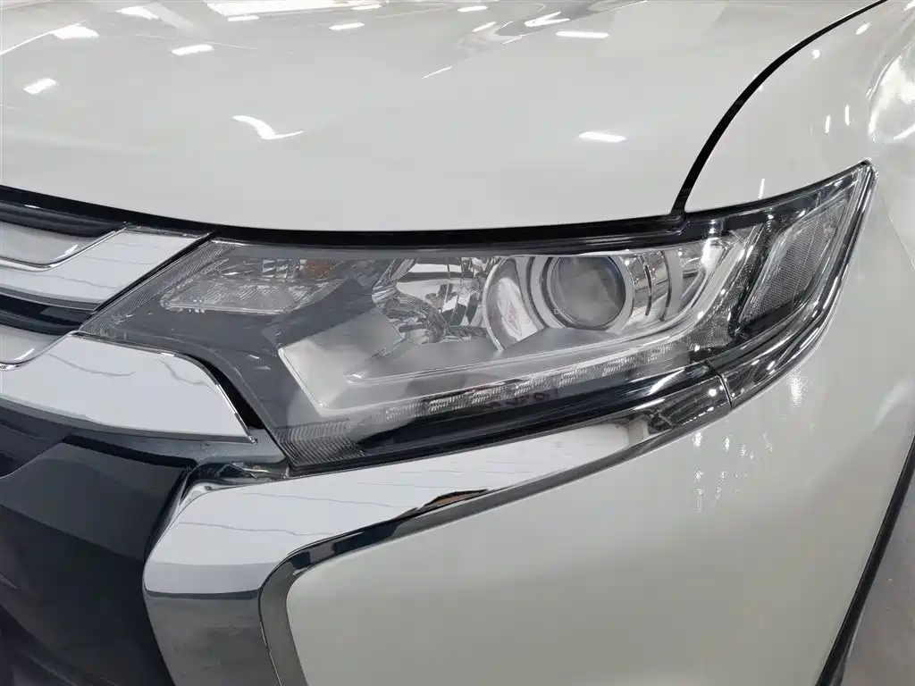Mitsubishi Outlander 2018 2.0L 2WD Glory Edition 5-seater фото 7