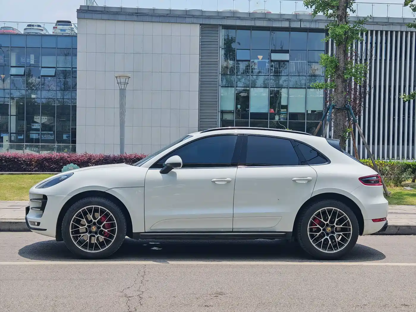 Porsche Macan 2016 Macan Turbo 3.6T фото 3