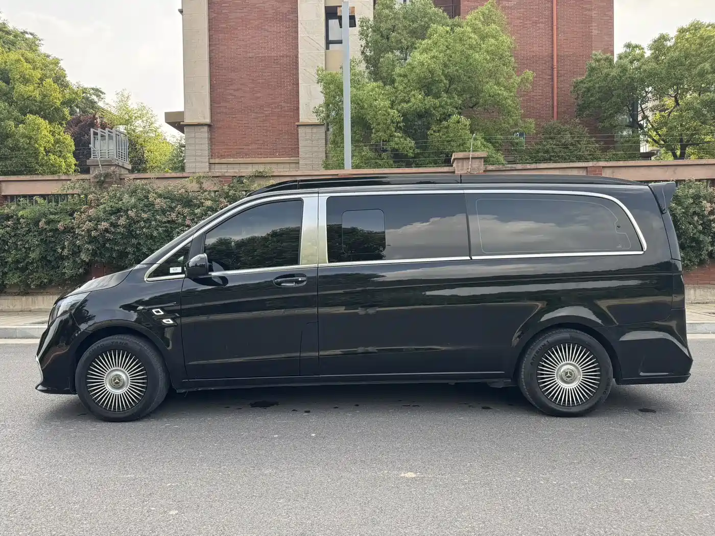 Mercedes-Benz Vito 2023 2.0T Elite 7-Seater фото 7