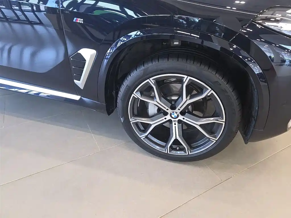 BMW X5 2023 xDrive 30Li Premium M Sport Package фото 14