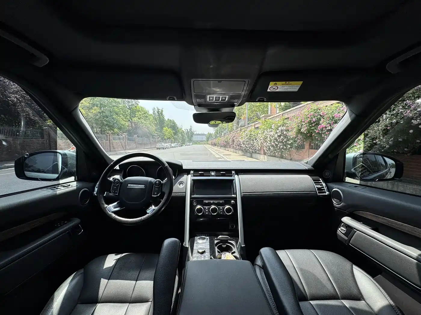 Land Rover Discovery 2017 3.0 SC V6 Launch Limited Edition фото 4