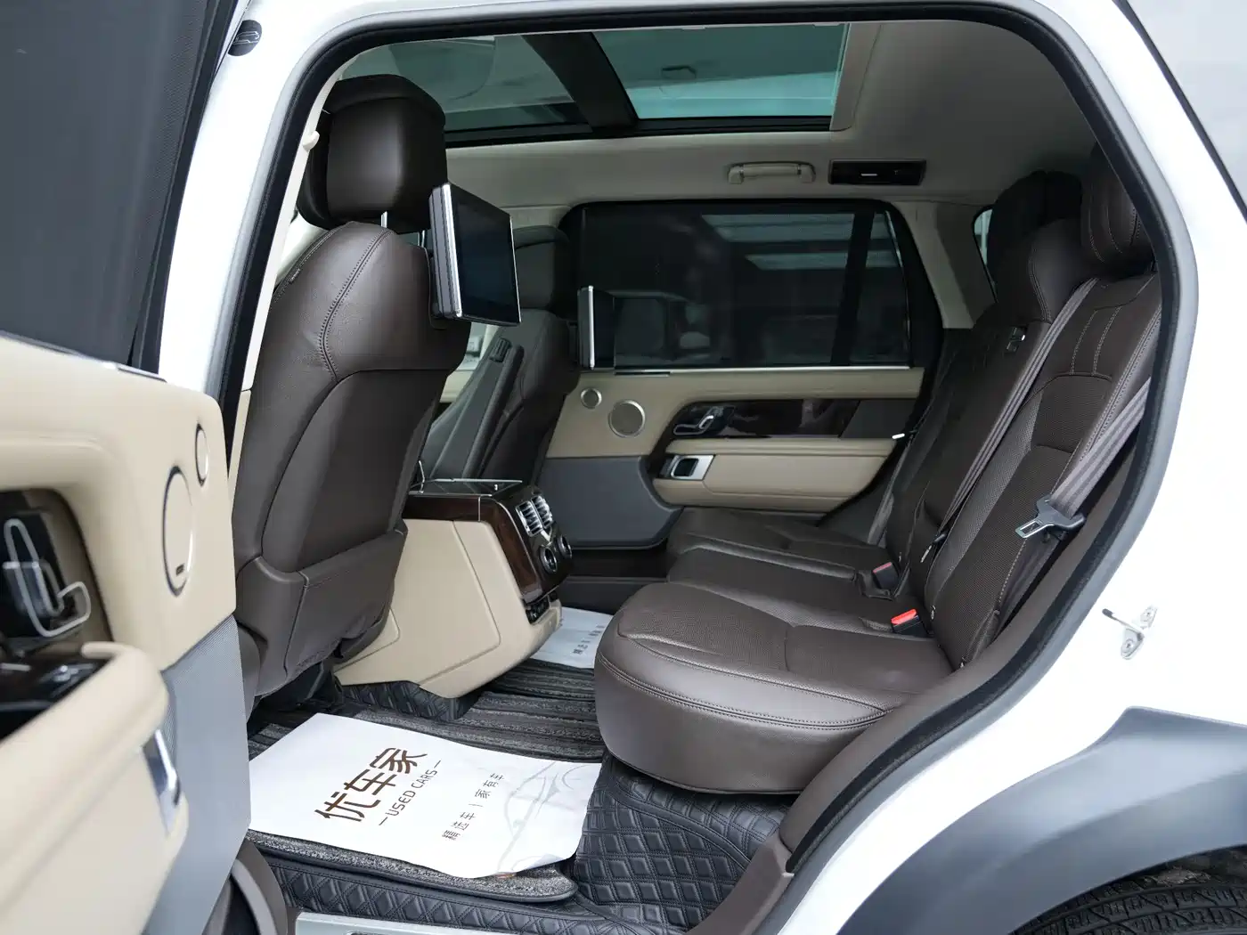 Land Rover Range Rover 2022 3.0 L6 400PS Heritage Extended Classic Edition фото 7
