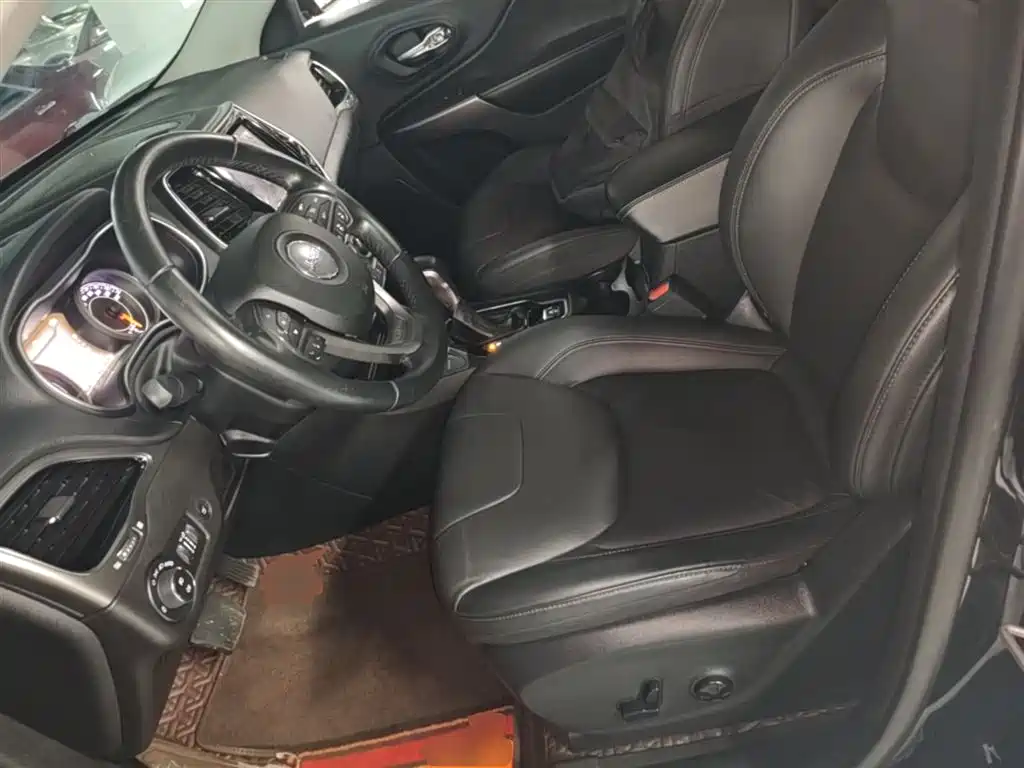Jeep Cherokee 2019 2019 2.0T 4WD Adventure Edition China V