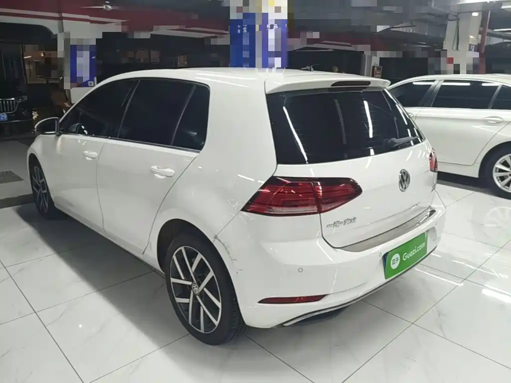 Фото 5 - Volkswagen Golf