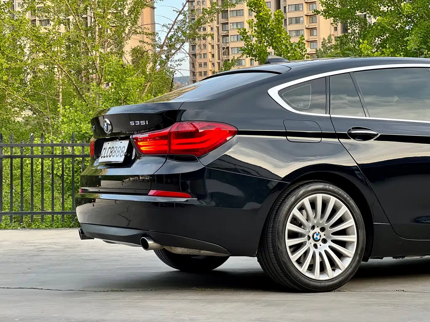 BMW 5 Series GT 2014 535i Leading фото 7