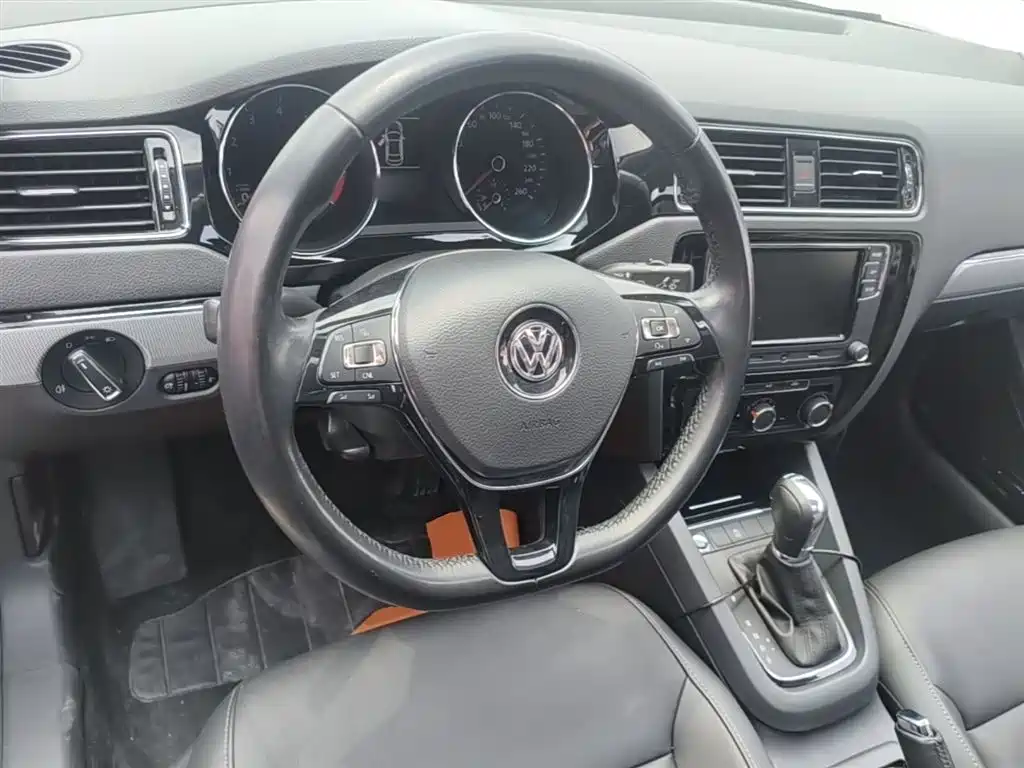 Volkswagen Sagitar 2018 280TSI DSG Spark Edition фото 11