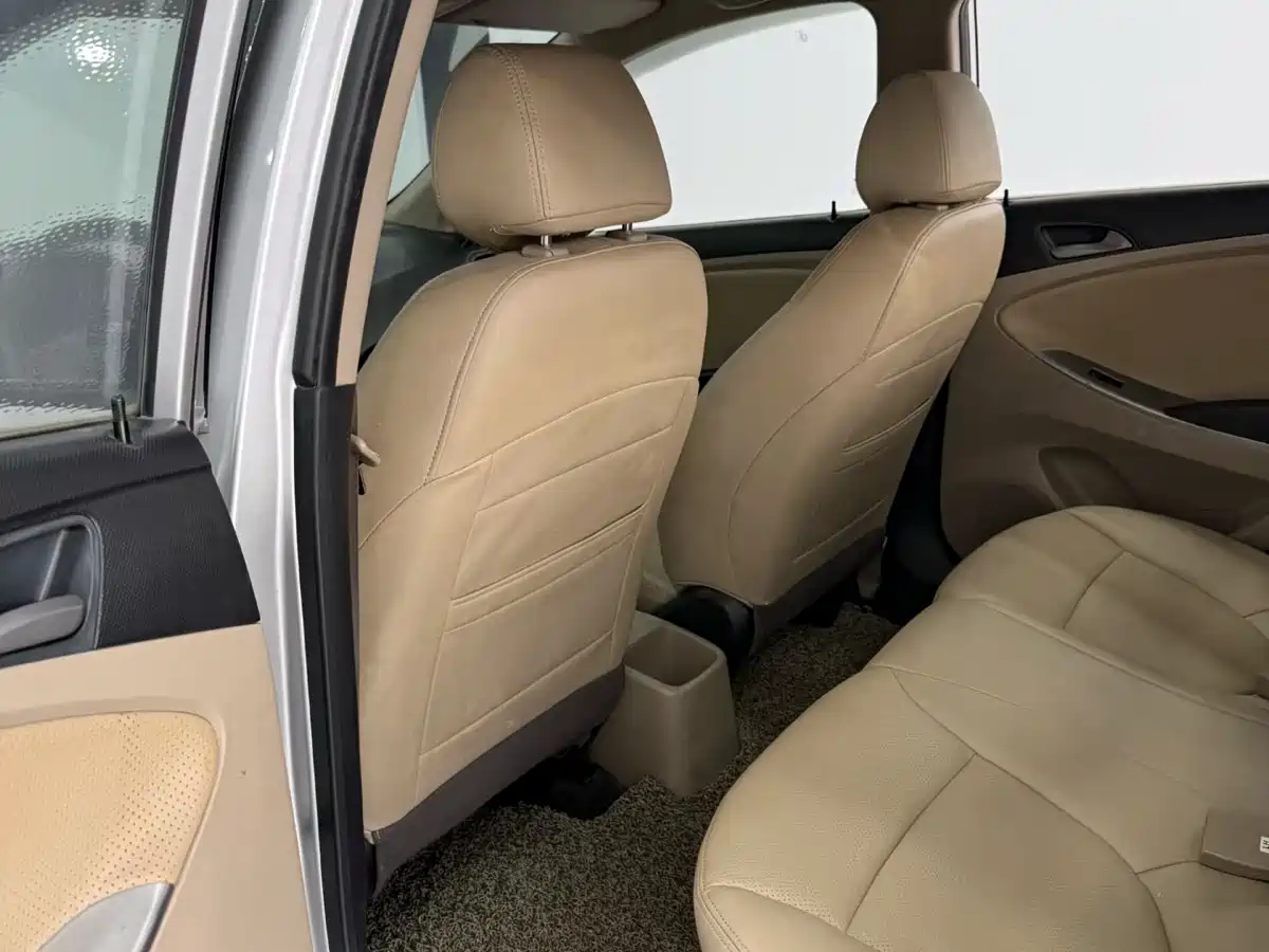 Hyundai Verna 2014 1.4L Manual Smart GLS фото 6