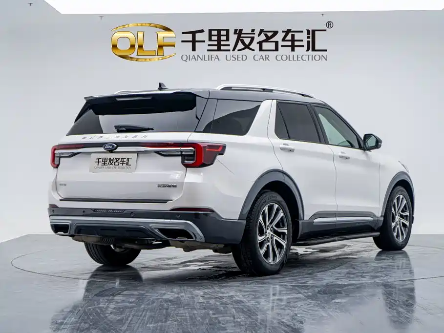 Photo 7 - Ford Explorer