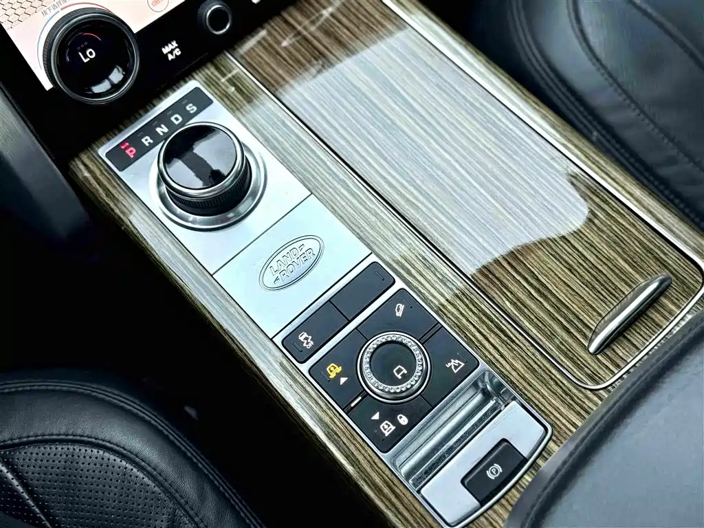 Photo 12 - Land Rover Range Rover