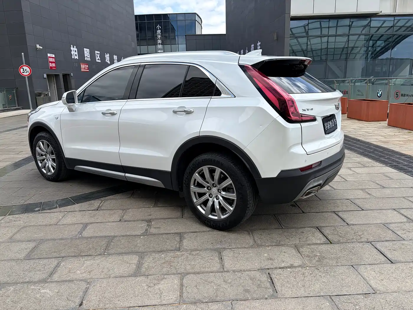 Cadillac XT4 2018 28T FWD Leading Edition фото 6