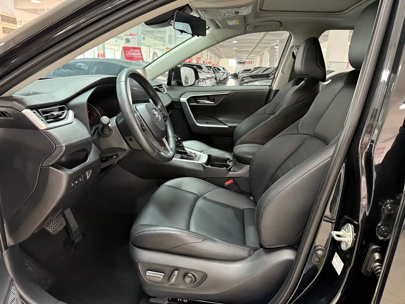 Toyota Wildlander 2022 2.0L CVT FWD Luxury PLUS Edition фото 8