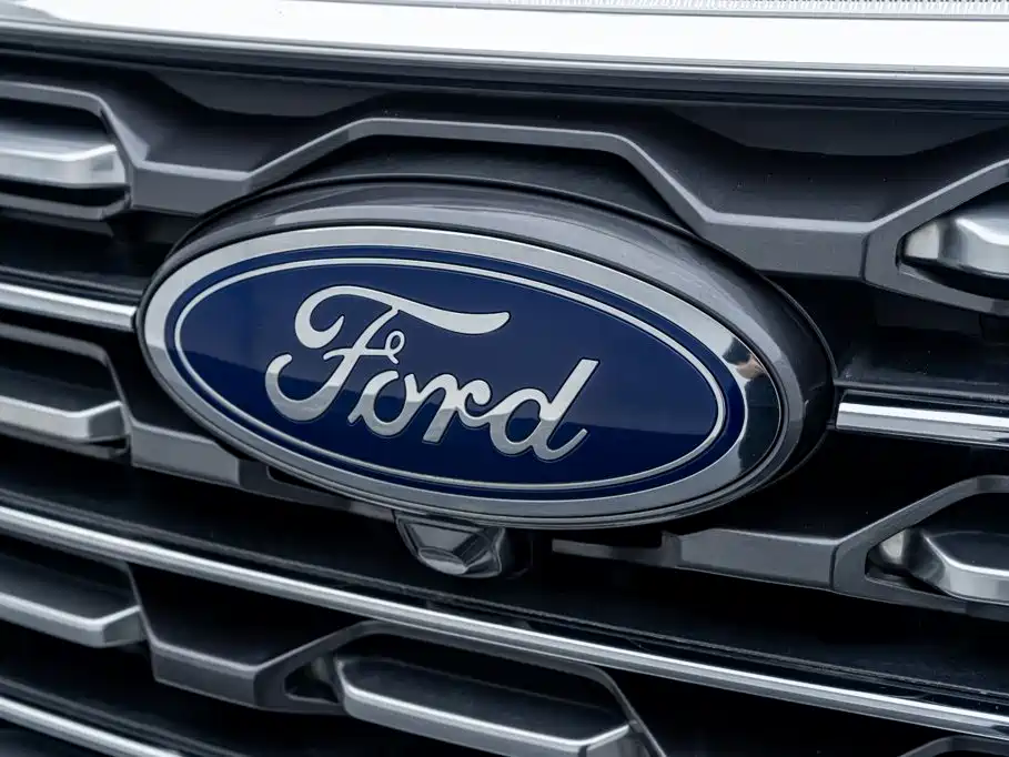 Photo 11 - Ford Explorer