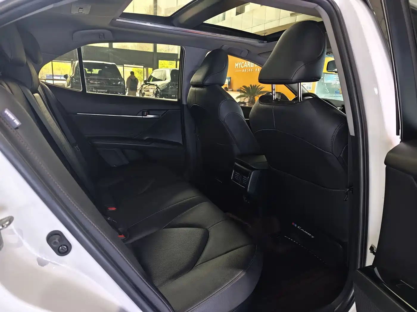 Toyota Camry 2021 Hybrid 2.5HG Luxury Edition фото 15