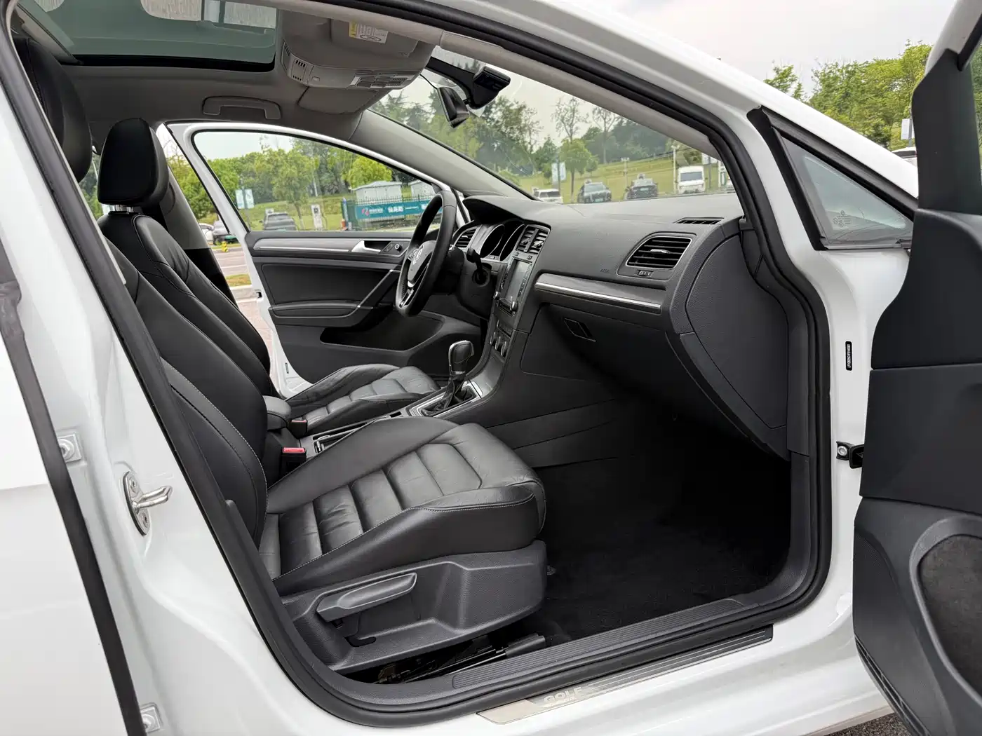 Volkswagen Golf 2016 230TSI Automatic Luxury фото 12
