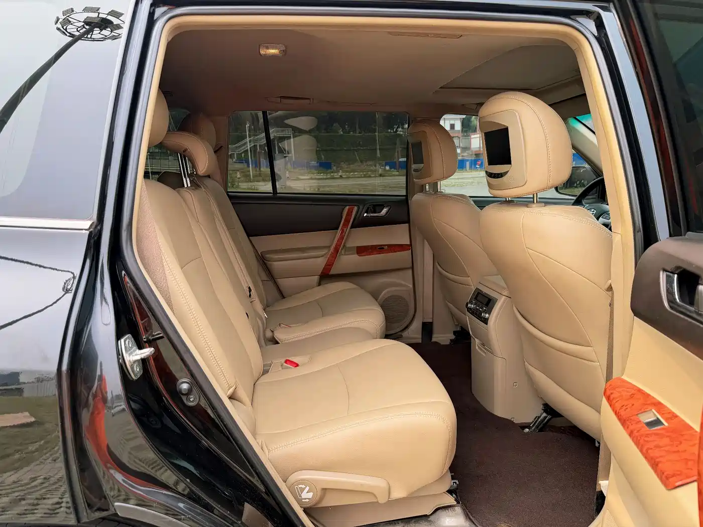 Toyota Highlander 2012 2.7L 2WD 7-Seater Luxury Edition фото 14