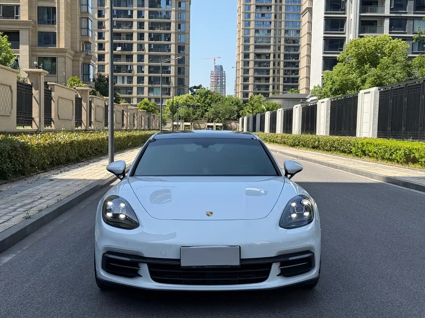 Porsche Panamera 2017 Panamera Executive Long Wheelbase 3.0T фото 2