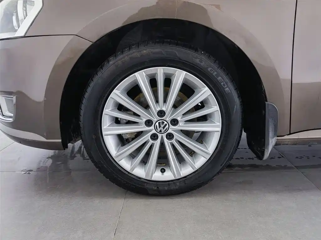 Volkswagen Lavida Tour 2013 1.6L Manual Comfort фото 17