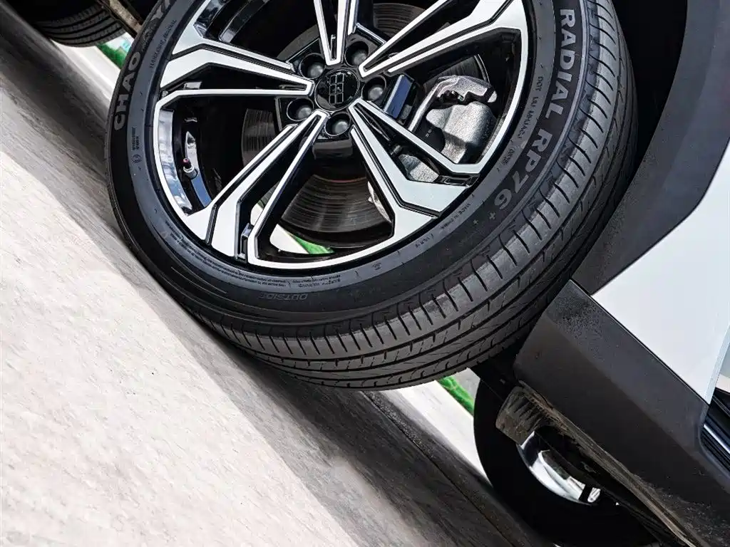 Geely Galaxy Galaxy L7 2025 EM-i 115km Explorer+ Edition фото 23