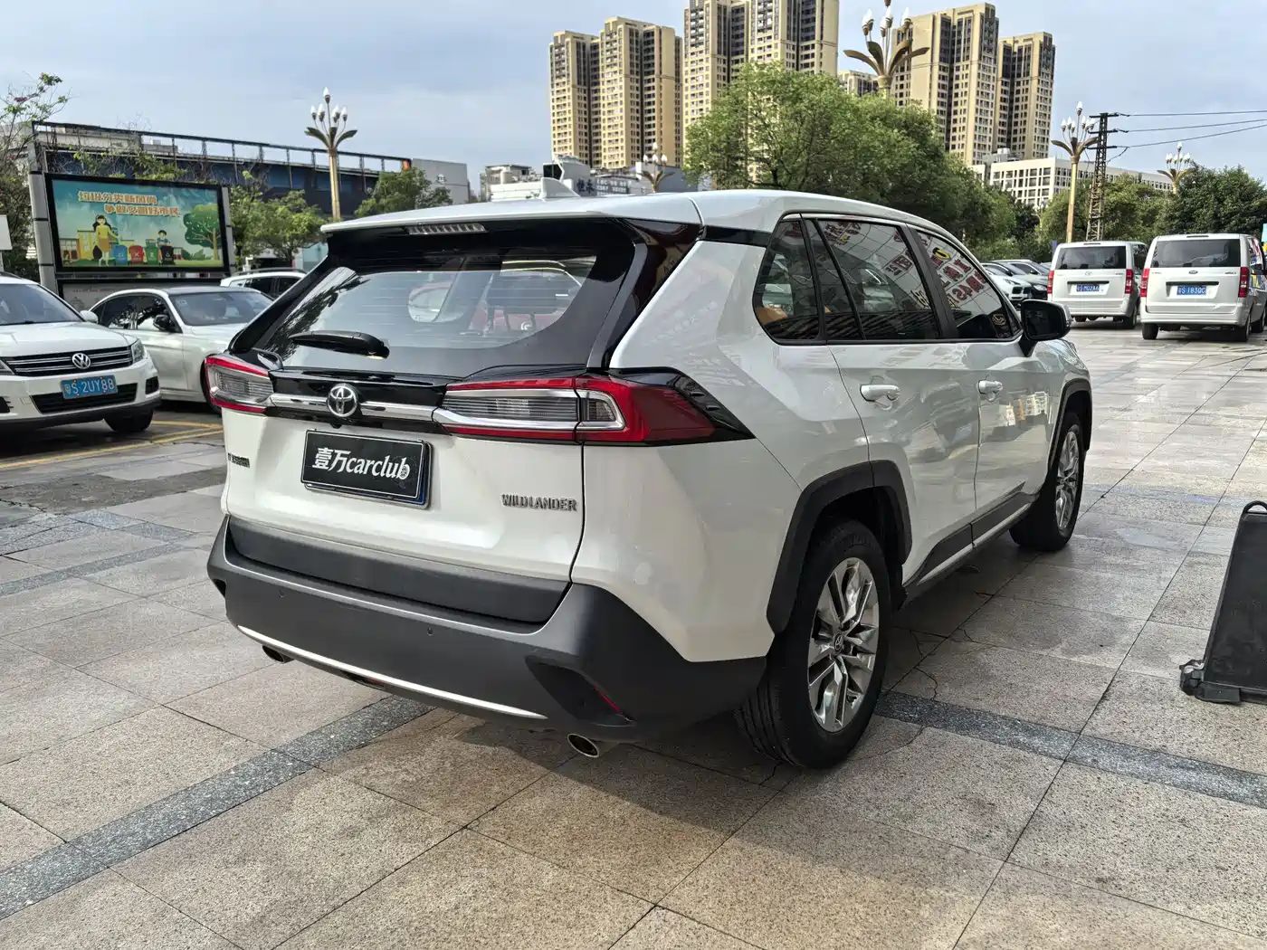 Toyota Wildlander 2022 2.0L CVT FWD Luxury PLUS Edition фото 12