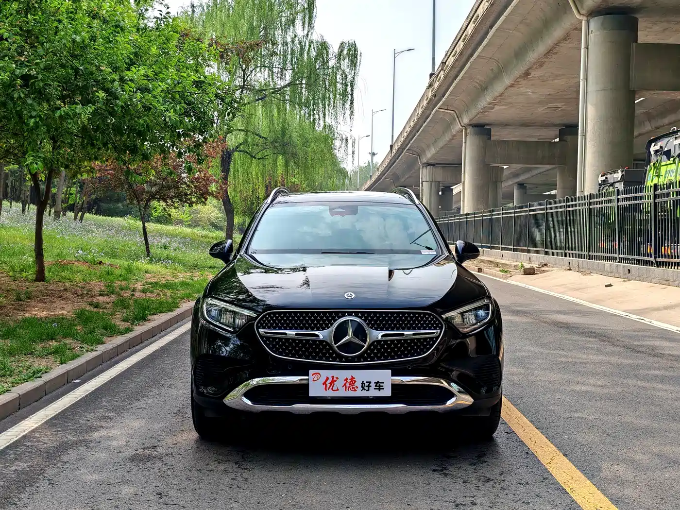 Mercedes-Benz GLC 2023 Facelift GLC 260 L 4MATIC Sport 7-Seater фото 2