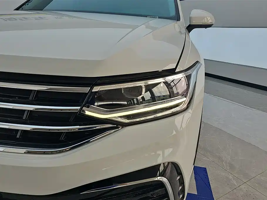 Volkswagen Tiguan L 2024 330TSI Automatic 2WD R-Line Premium Enjoyment Edition фото 5