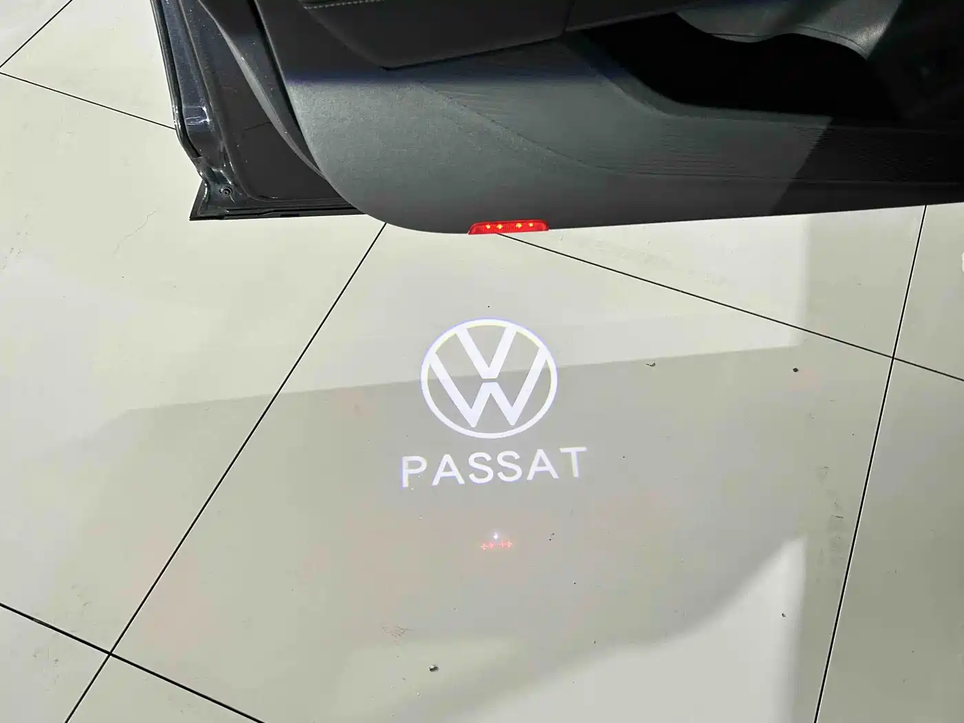 Volkswagen Passat 2024 380TSI Elite Edition фото 6