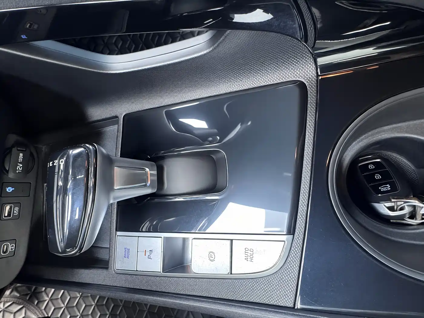 Hyundai Elantra 2023 Model 1.5L CVT LUX Premium Edition фото 13