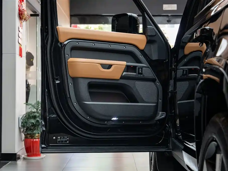 LAND ROVER GUARD