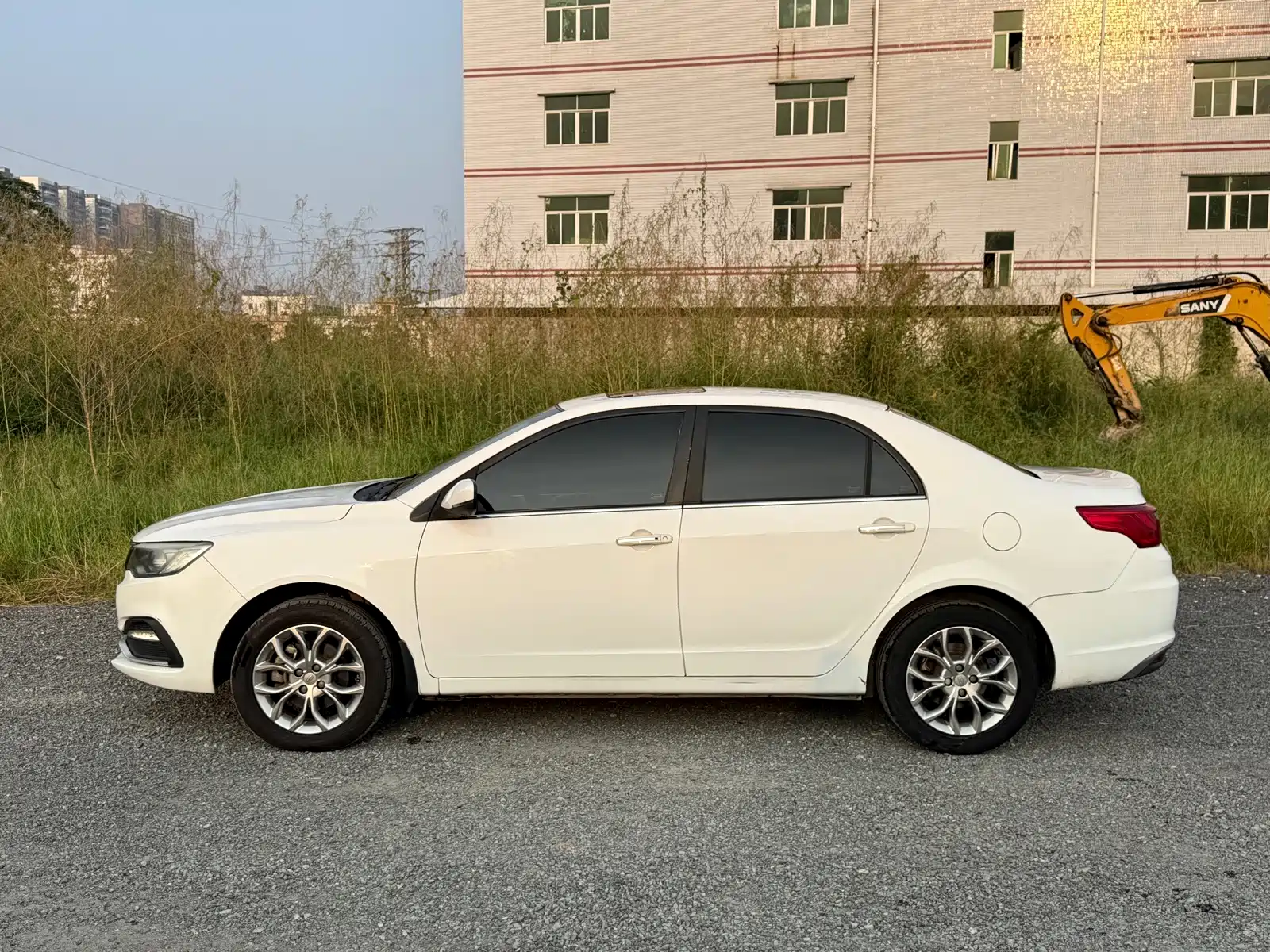 Фото 3 - Geely Vision