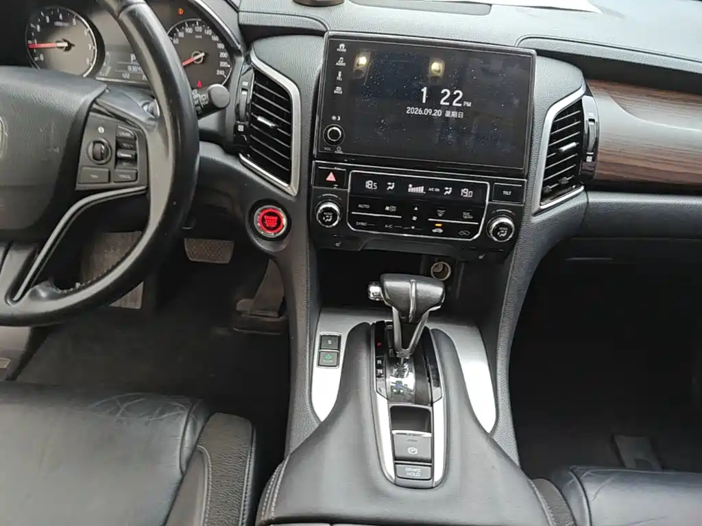Photo 13 - Honda Avancier