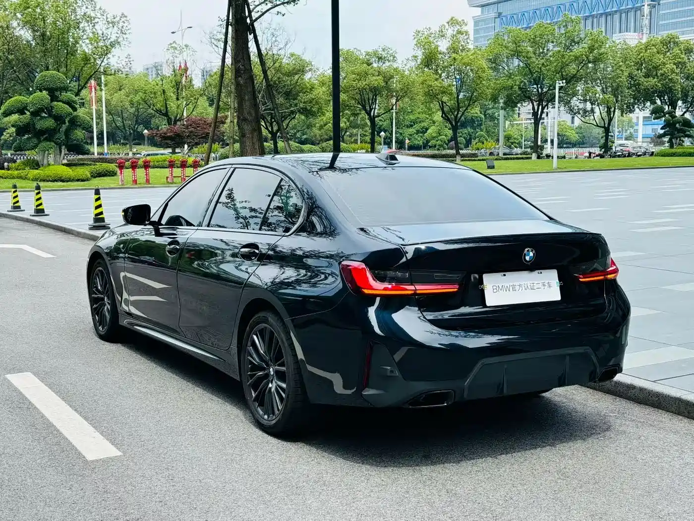 BMW 3 Series 2023 325Li M Sport Black Night Package фото 7