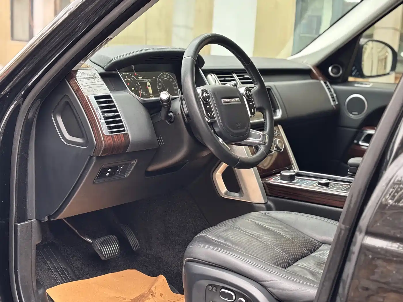 Land Rover Range Rover 2015 3.0 SC V6 Vogue SE Genesis Extended Edition фото 7