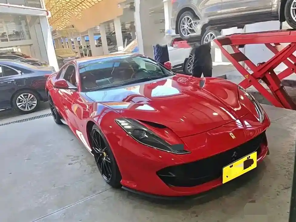 Ferrari 812 2019 2017 6.5L Superfast
