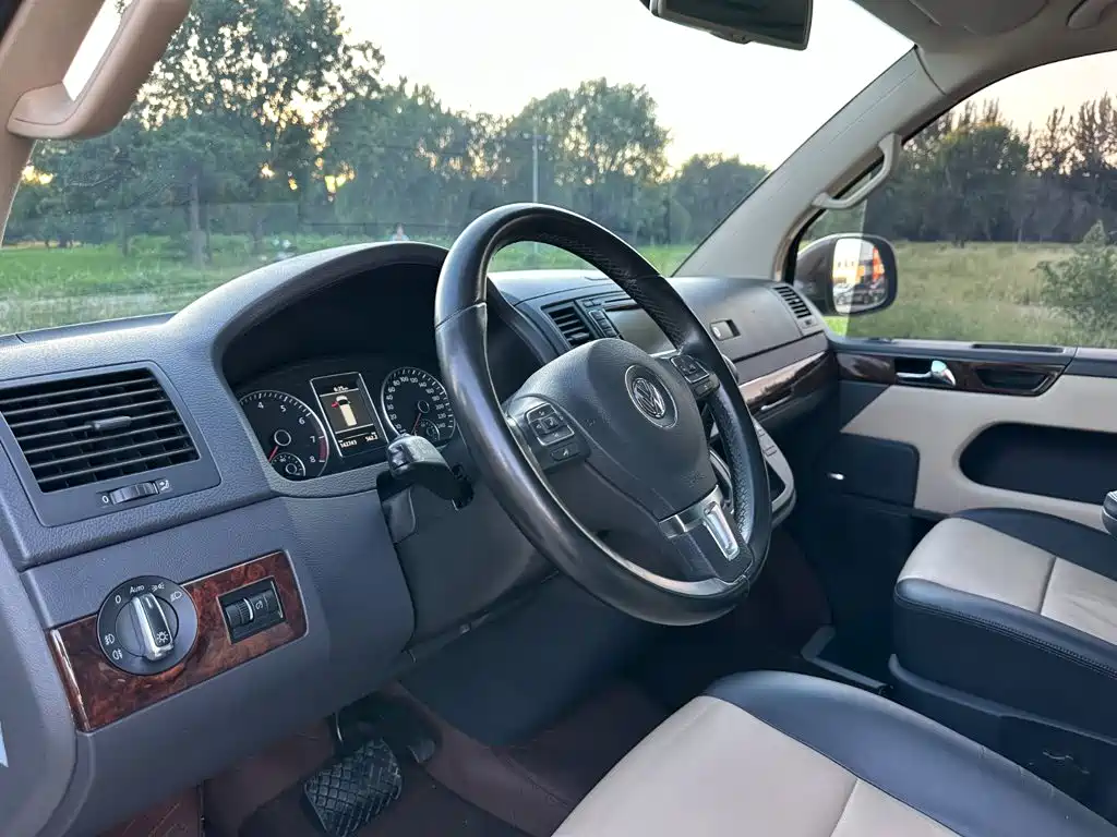 Фото 13 - Volkswagen Multivan