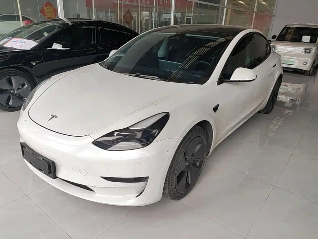 Фото 2 - Tesla Model 3