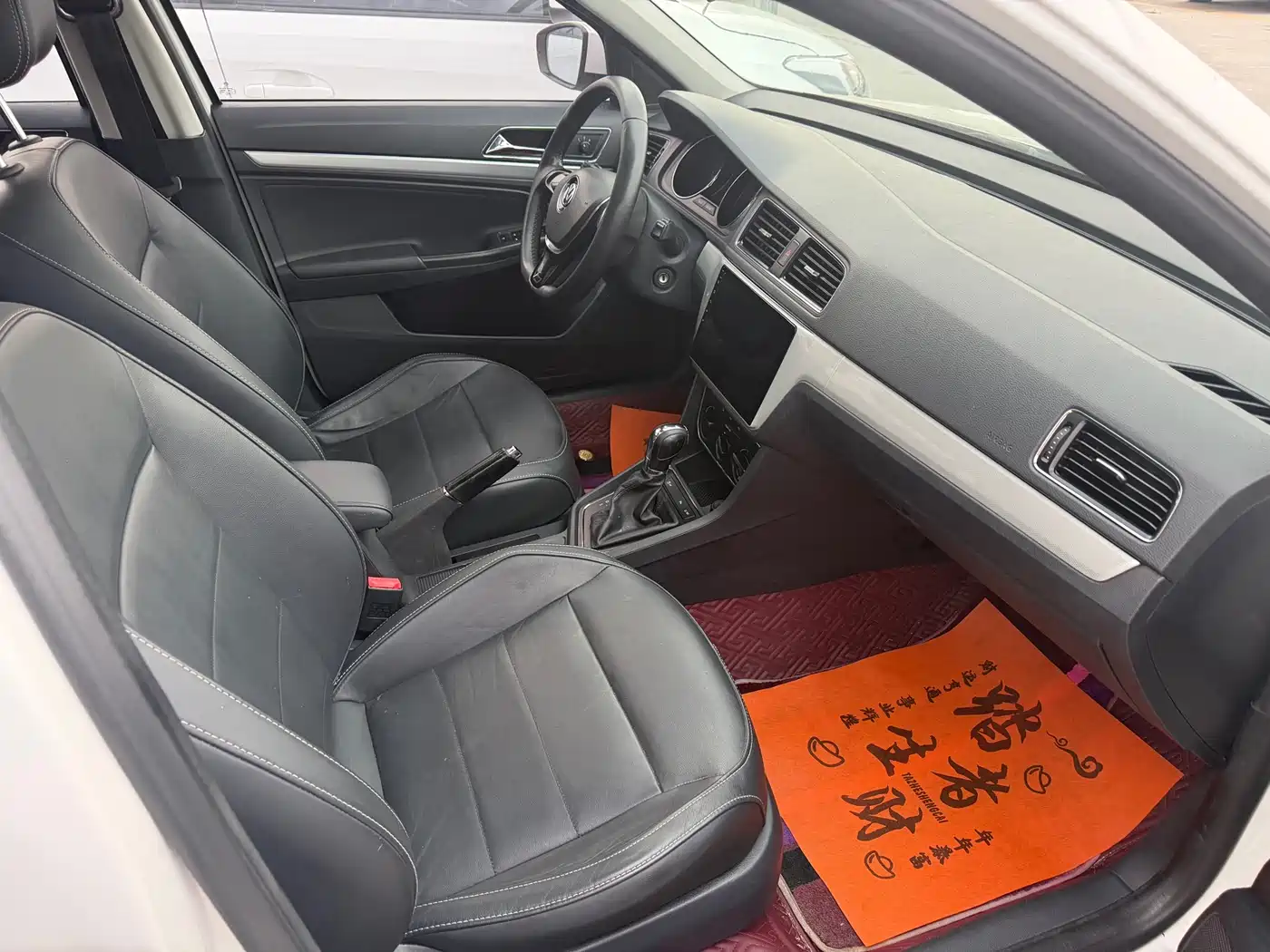 Volkswagen Lavida Tour 2015 1.6L Automatic Comfort Edition фото 13