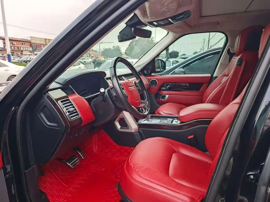 Land Rover Range Rover 2021 3.0 L6 Golden Age Edition фото 4