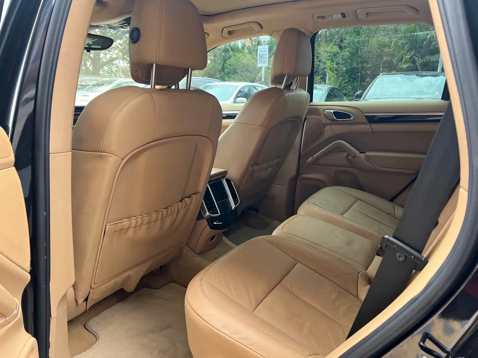 Photo 7 - Porsche Cayenne