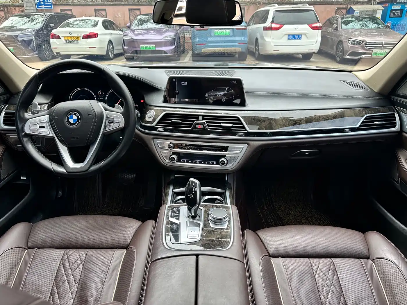 BMW 7 Series 2017 740Li Leading Edition фото 6