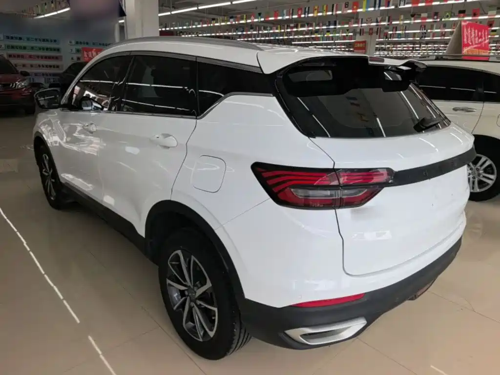 Фото 5 - Geely Binyue