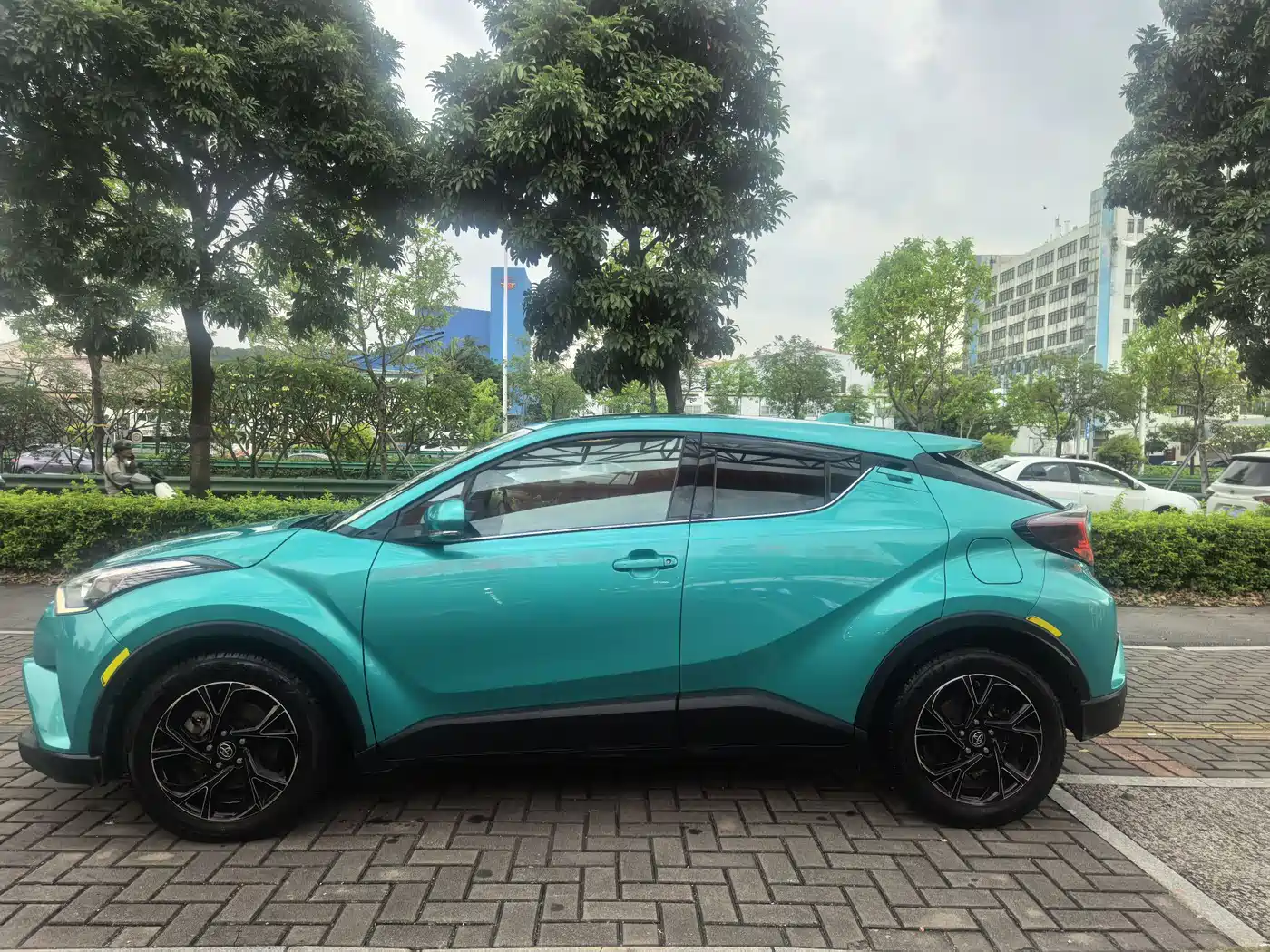 Toyota C-HR 2018 Model 2.0L Luxury Sunroof Version China V фото 2