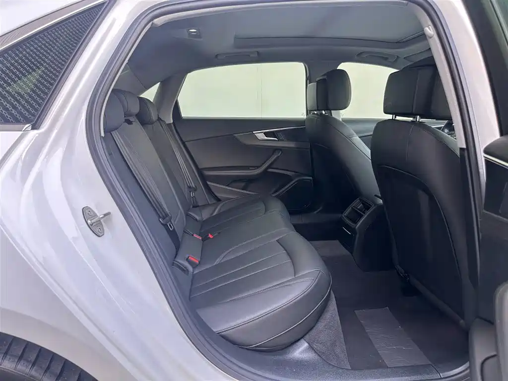 Audi A4L 2022 40 TFSI Fashion Elegance фото 10
