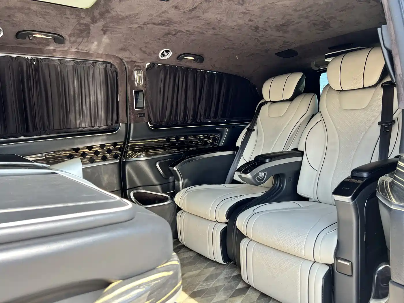 Mercedes-Benz V-Class 2020 Model V 260 L Long Wheelbase Luxury фото 11