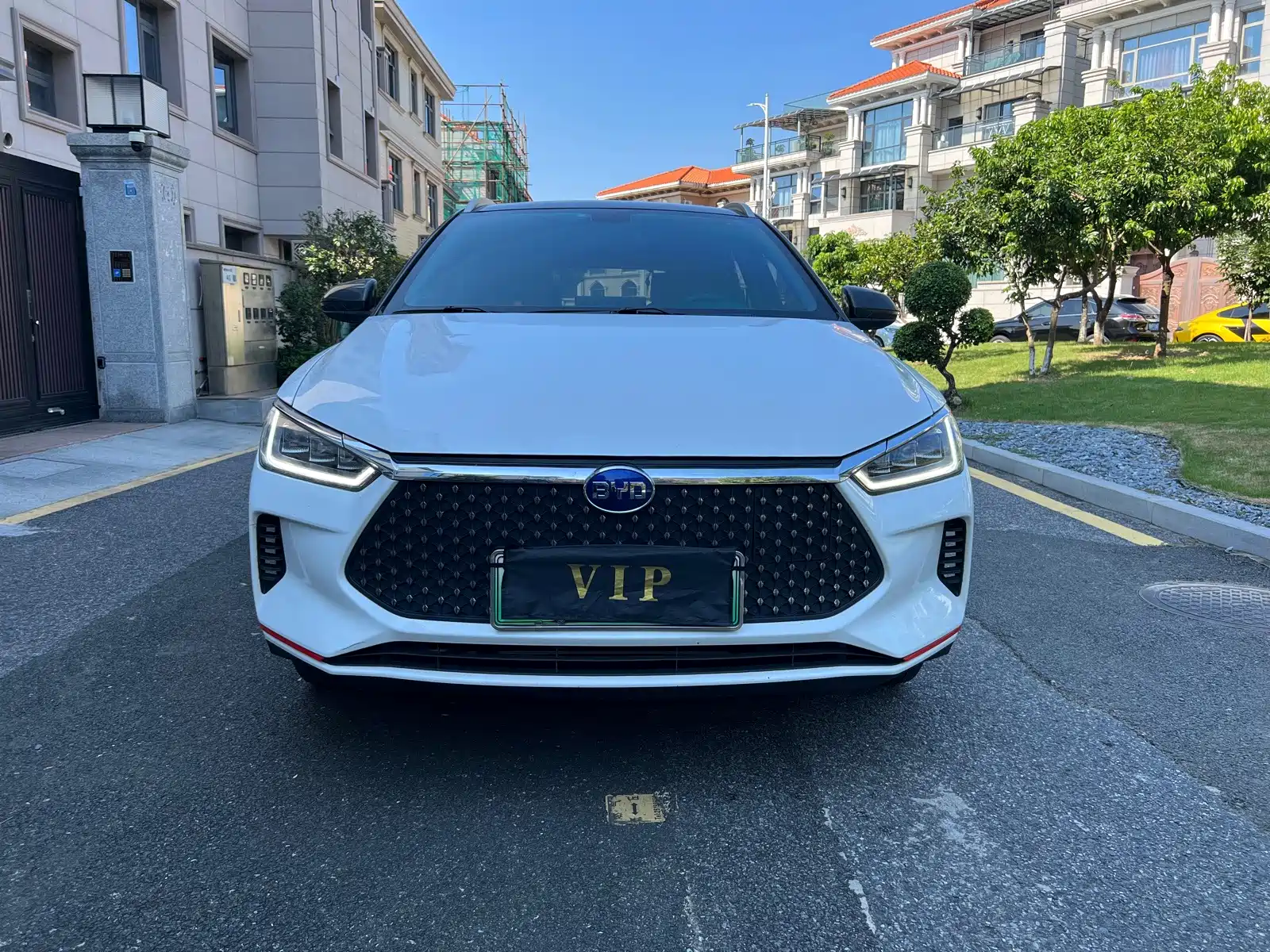 Фото 3 - BYD e2