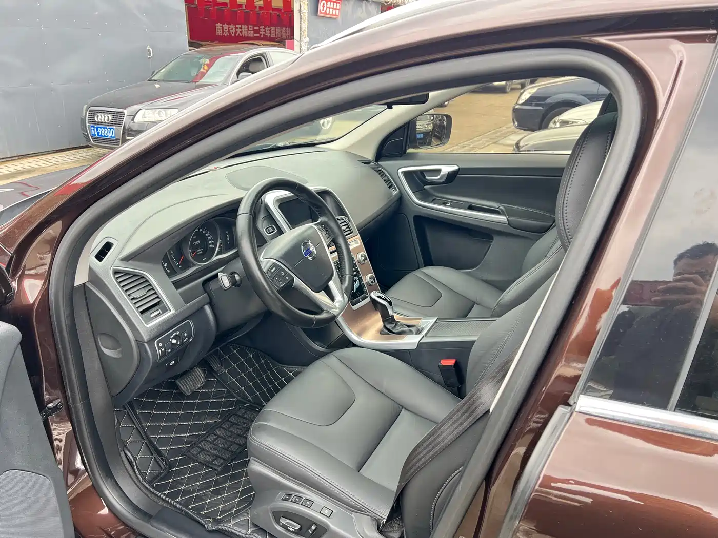 Фото 9 - Volvo XC60