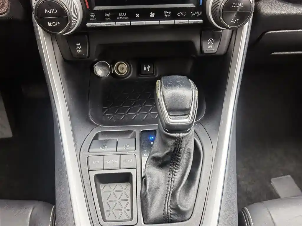 Toyota Wildlander 2022 2.0L CVT FWD Luxury PLUS Edition фото 13